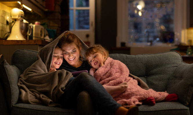 Η ζεστασιά της μαμάς στη νηπιακή ηλικία έχει δια βίου οφέλη για την υγεία των παιδιών