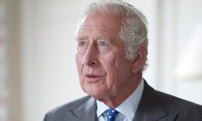 Βασιλιάς Κάρολος: «Οι πιο σκοτεινές στιγμές της ασθένειας μπορεί να φωτιστούν από τη μεγαλύτερη συμπόνια»