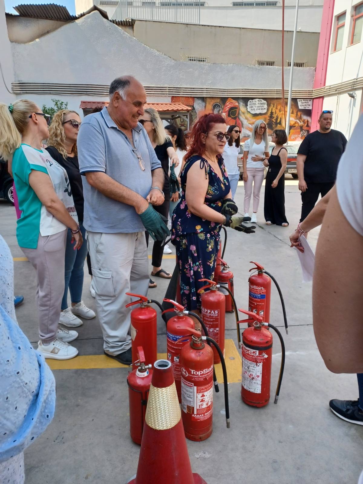Νοσοκομείο Μεταξά: Εικόνες από τη μάχη του προσωπικού με τις φλόγες στο πλαίσιο εκπαιδευτικής άσκησης