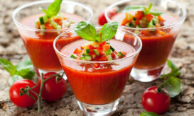 Δύο εύκολοι τρόποι και 4 συνταγές για να τρώτε καλά φέτος το καλοκαίρι χωρίς πολύ μαγείρεμα