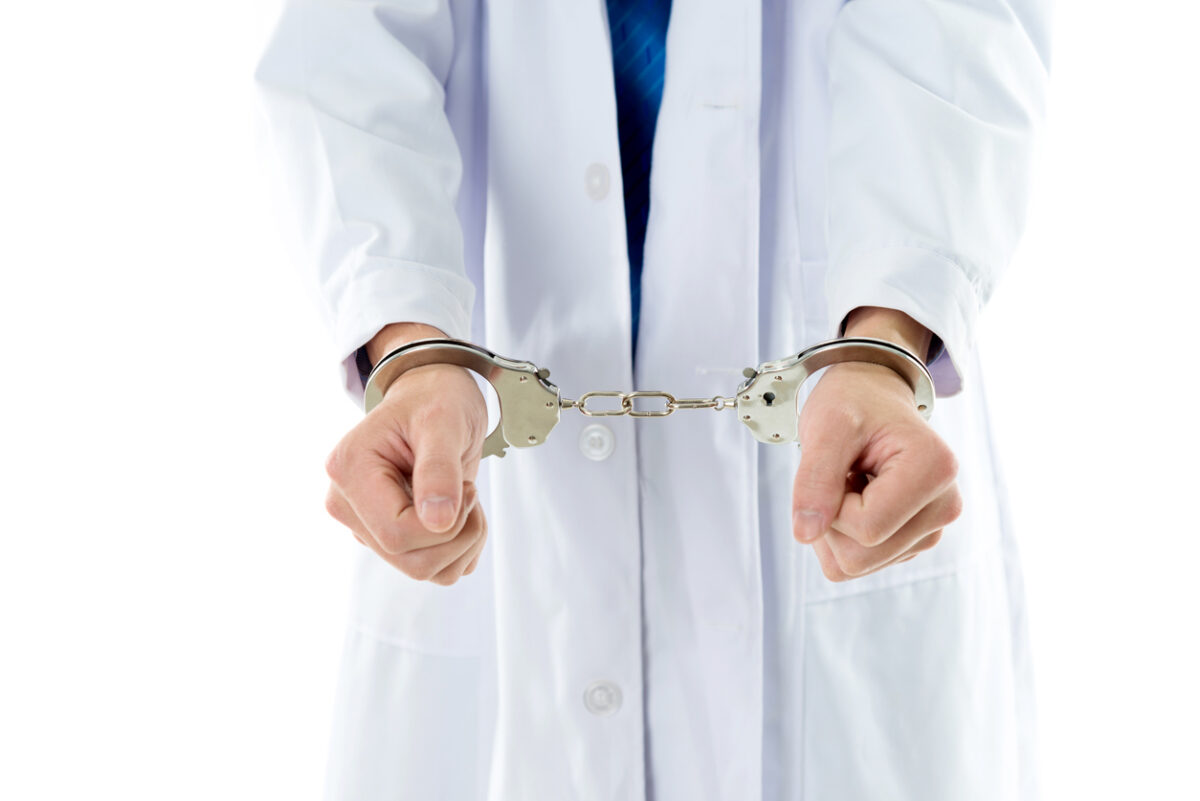 Σε διαθεσιμότητα ο καρδιοχειρουργός από τη Λάρισα που πήρε φακελάκι 2.500 ευρώ