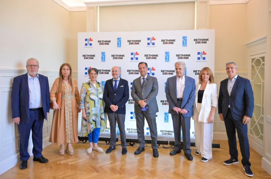 Αλκοόλ: Υπουργείο Υγείας και Εν.Ε.Α.Π. ενώνουν δυνάμεις για την προστασία των ανηλίκων και την υπεύθυνη κατανάλωση