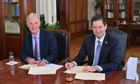 Πρωτοποριακή συμφωνία ΕΚΠΑ – Exeter για το πρώτο ευρωπαϊκό διπλό πτυχίο στην Ιατρική