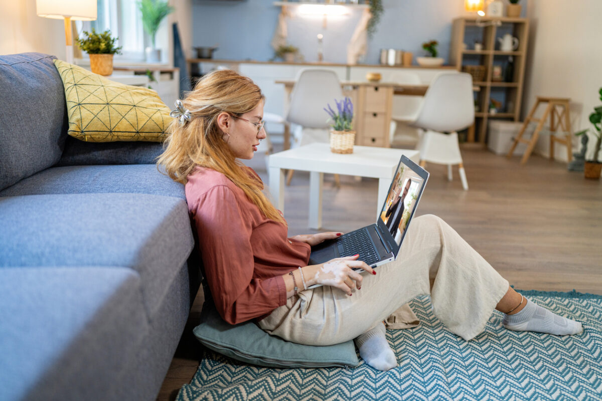 Αποτελεσματικές όσο και η ψυχοθεραπεία πρόσωπο με πρόσωπο οι online συνεδρίες