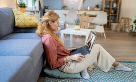 Αποτελεσματικές όσο και η ψυχοθεραπεία πρόσωπο με πρόσωπο οι online συνεδρίες