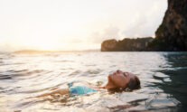 Θαλασσινά μπάνια: Ποιο είδος κολύμβησης να επιλέξω αν έχω πρόβλημα μέσης, αυχένα, γόνατος