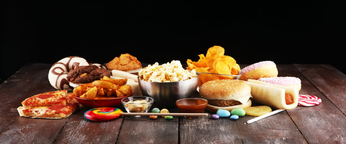 Γιατί τα υπερεπεξεργασμένα τρόφιμα σας κάνουν να παίρνετε βάρος ακόμα και χωρίς επιπλέον θερμίδες