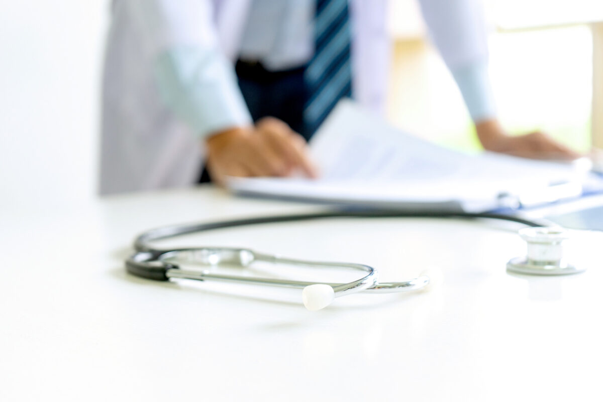 Τι προβλέπει η ΚΥΑ για τη δυνατότητα που δίνεται σε ιδιώτες γιατρούς να συνεργάζονται με το ΕΣΥ