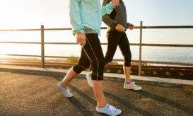 Το γρήγορο περπάτημα μπορεί να σας βοηθήσει να ζήσετε περισσότερο
