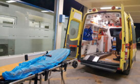 Μεγάλη κινητοποίηση του ΕΚΑΒ για τη φωτιά στην Κερατέα: Επιχειρούν 12 ασθενοφόρα και σχεδιάζεται ενίσχυση δυνάμεων