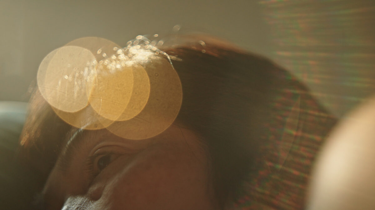 Πονοκέφαλος το καλοκαίρι: Πού μπορεί να οφείλεται, τι μπορείτε να κάνετε για να τον προλάβετε