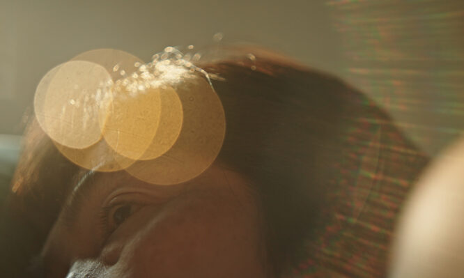 Πονοκέφαλος το καλοκαίρι: Πού μπορεί να οφείλεται, τι μπορείτε να κάνετε για να τον προλάβετε