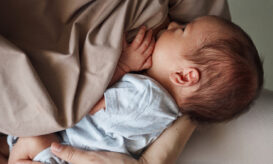 Ο θηλασμός μπορεί να βοηθά στην πρόληψη της πρόωρης εφηβείας, σύμφωνα με νέα μελέτη