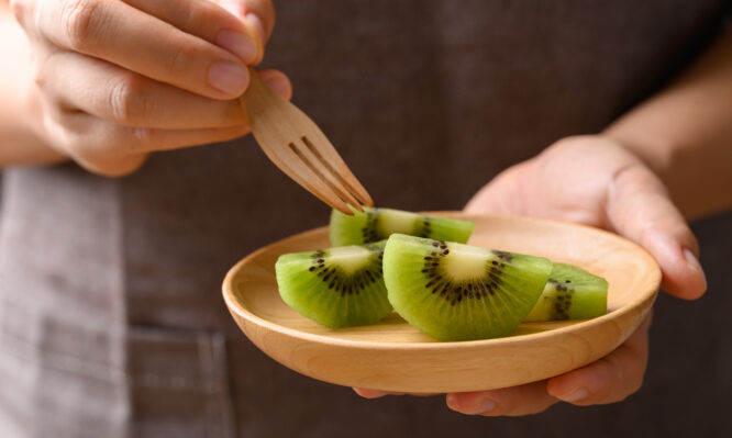 Τα ακτινίδια γίνονται το πρώτο φρούτο στην Ιστορία που παίρνει ισχυρισμό υγείας με τη «βούλα» της Κομισιόν