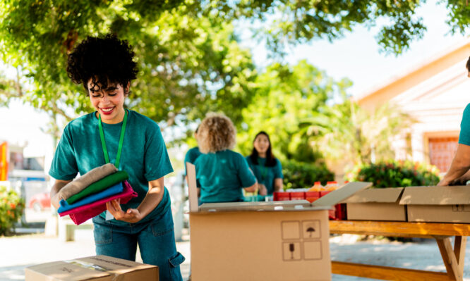 Ο εθελοντισμός επιβραδύνει τη γήρανση του εγκεφάλου, δείχνει νέα μελέτη