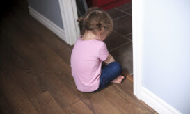 Η σωματική τιμωρία ενέχει «πολλαπλούς κινδύνους» για την υγεία των παιδιών, λέει ο ΠΟΥ