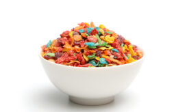 Πασίγνωστη εταιρεία δημητριακών ανακοινώνει ότι θα καταργήσει τις τεχνητές χρωστικές ουσίες μέχρι το τέλος του 2027