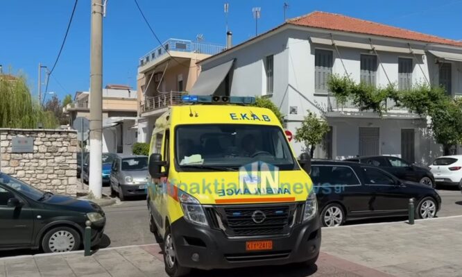 Υπό τον ήχο της σειρήνας του ασθενοφόρου που είχε δωρίσει στο ΕΚΑΒ Μεσολογγίου η κηδεία της Αθηνάς Παπαχρήστου (βίντεο)