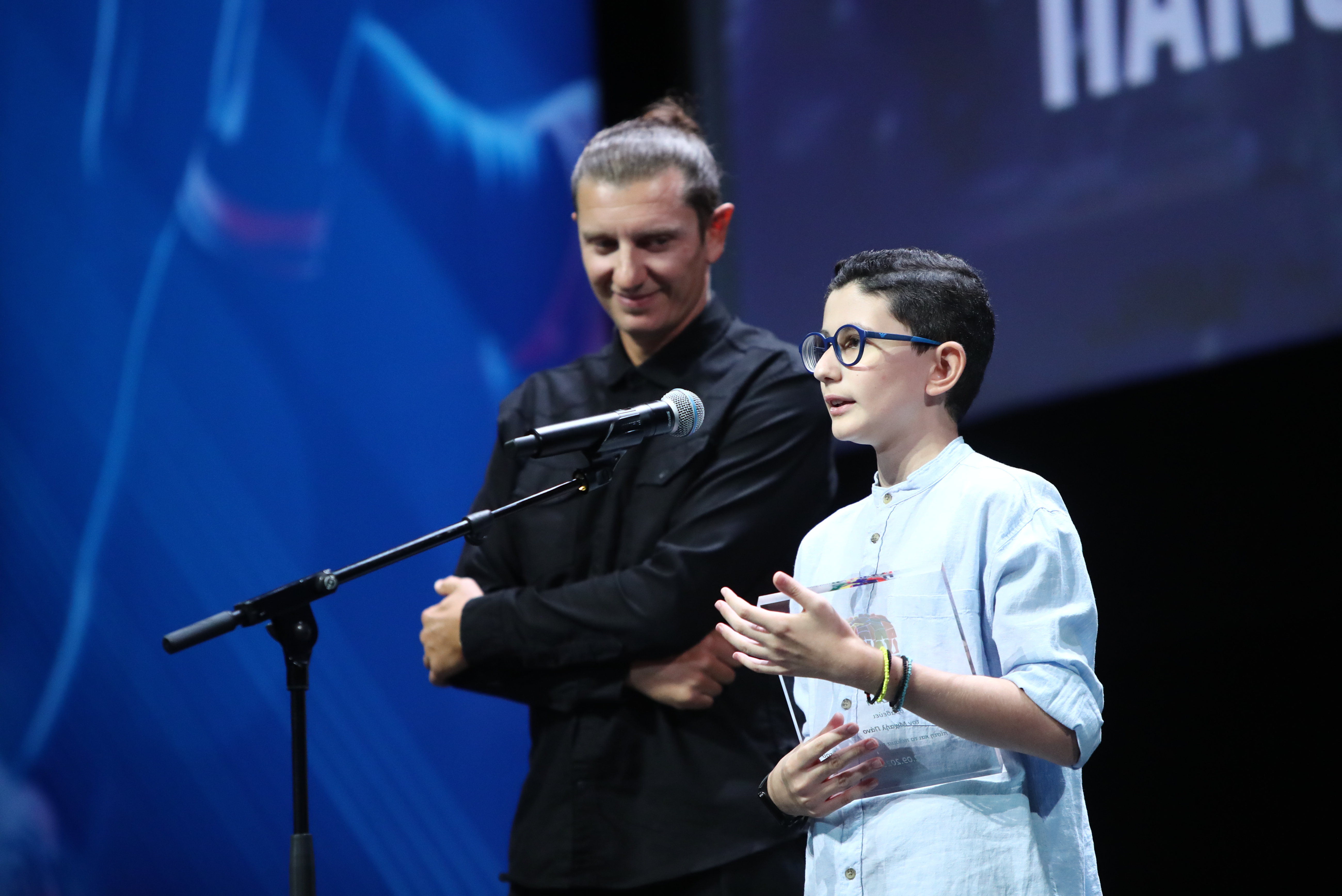 Συγκλόνισε ο μικρός Μιχαήλ που νίκησε τον καρκίνο στην 44η Γιορτή του ΠΣΑΠΠ