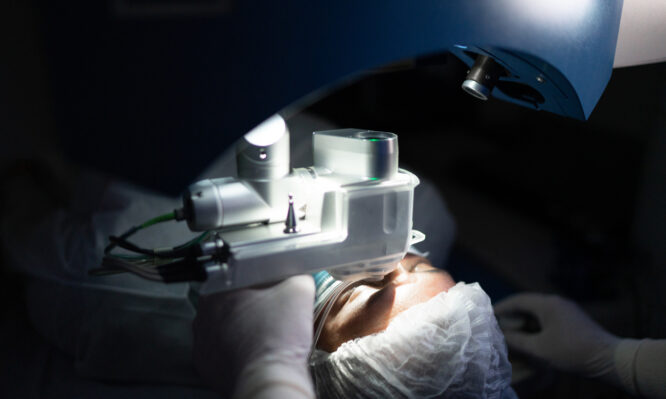 Ασφαλής η χειρουργική επέμβαση με λέιζερ για τους εφήβους με μυωπία