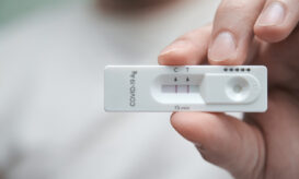 ΕΟΔΥ: Δύο νέες διασωληνώσεις, ένας θάνατος λόγω Covid σε μία εβδομάδα - Αυξάνεται το ιικό φορτίο στα λύματα