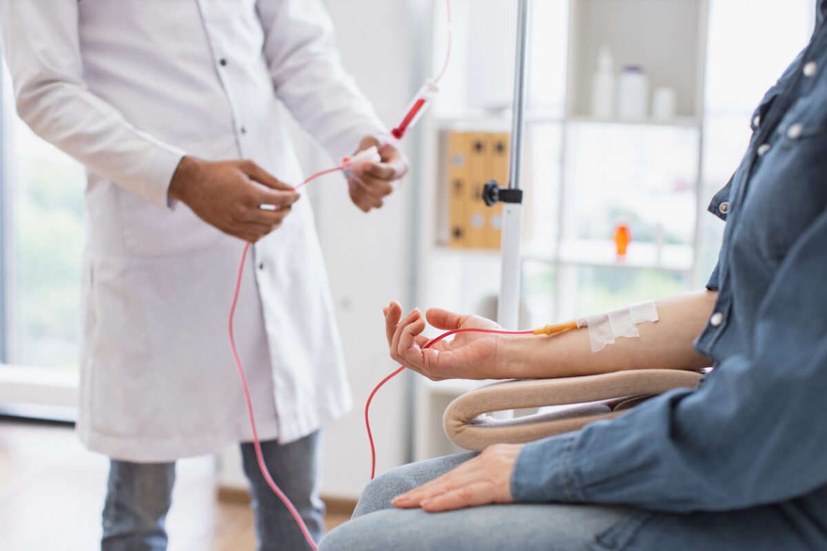 Νέο περιστατικό με μετάγγιση λάθος ομάδας αίματος, αυτή τη φορά σε ιδιωτική κλινική – Tρεις συλλήψεις