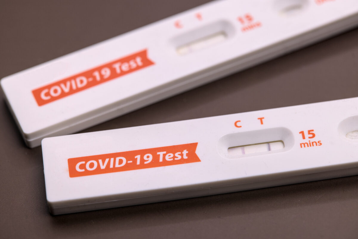 ΕΟΔΥ: 235 νέες εισαγωγές, ένας θάνατος από Covid σε μία εβδομάδα