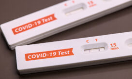 ΕΟΔΥ: 235 νέες εισαγωγές, ένας θάνατος από Covid σε μία εβδομάδα