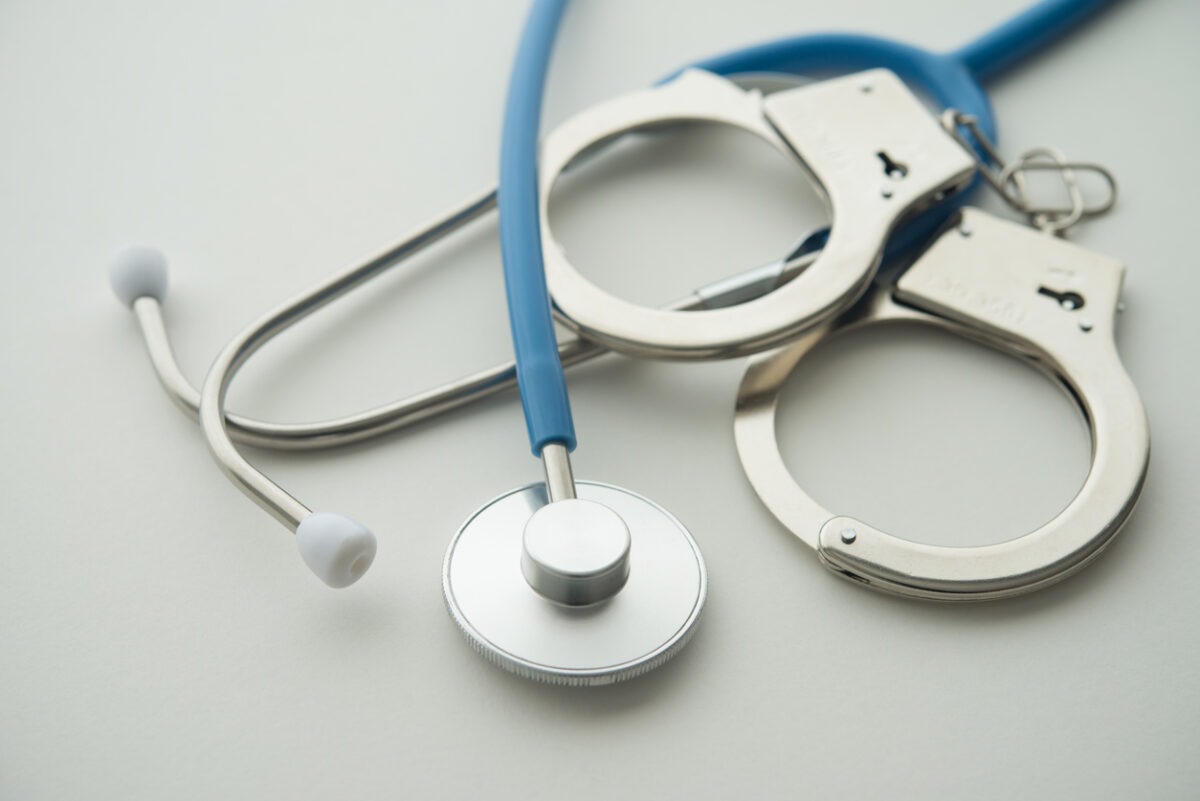 Σε αναστολή ο επίορκος γιατρός με το «φακελάκι» στο Ιπποκράτειο