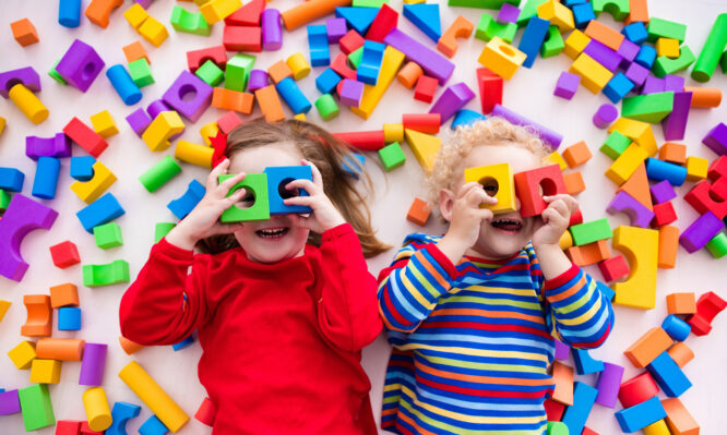 Η έκθεση των παιδιών στα πλαστικά μπορεί να ευνοεί την παχυσαρκία, τη στειρότητα και το άσθμα