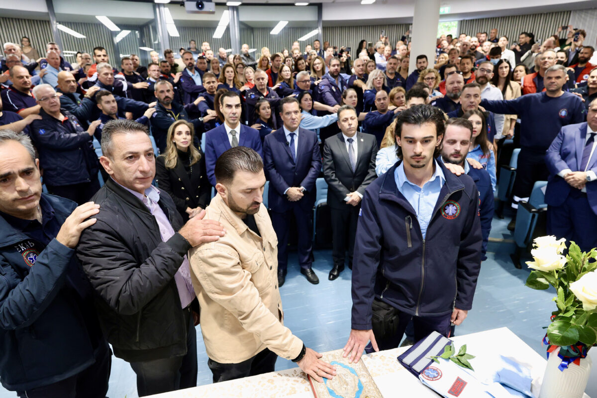 Στην υπηρεσία του ΕΚΑΒ άλλοι 158 διασώστες