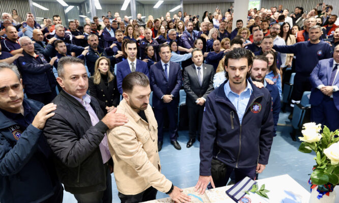 Στην υπηρεσία του ΕΚΑΒ άλλοι 158 διασώστες