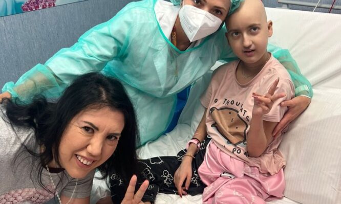 Αίσιο τέλος για τη 12χρονη που υπεβλήθη σε μεταμόσχευση μυελού των οστών με δότη τον αδελφό της