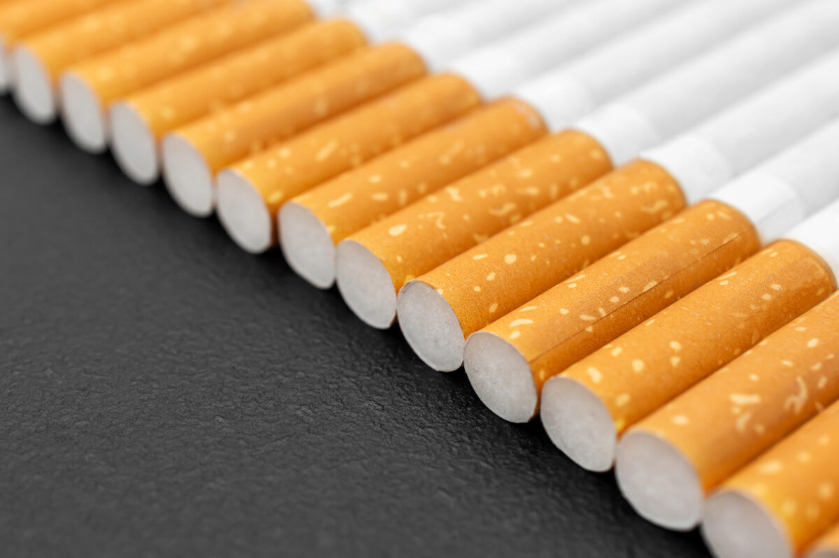 Ειδικοί ζητούν να απαγορευτούν τα φίλτρα των τσιγάρων για την προστασία της υγείας και του περιβάλλοντος