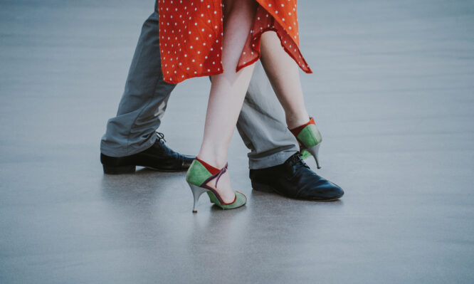 Η αγκαλιά του τάνγκο ανοίγει για να υποδεχτεί καρκινοπαθείς και άτομα με μειωμένη όραση