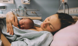 νεογέννητο - μητέρα - επαφή