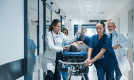 ΤΕΠ: Τι επιδόσεις έχουν γιατροί και νοσηλευτές έναντι της Τεχνητής Νοημοσύνης σύμφωνα με έρευνα