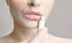 σκασμένα χείλη