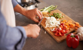 Μην πετάτε ό,τι περισσεύει από τα λαχανικά - Μπορεί να είναι πιο υγιεινό απ' ό,τι πιστεύετε