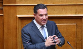 Όταν ο Άδωνις Γεωργιάδης κέρασε μέλη της ΠΟΕΔΗΝ για τα γενέθλιά του