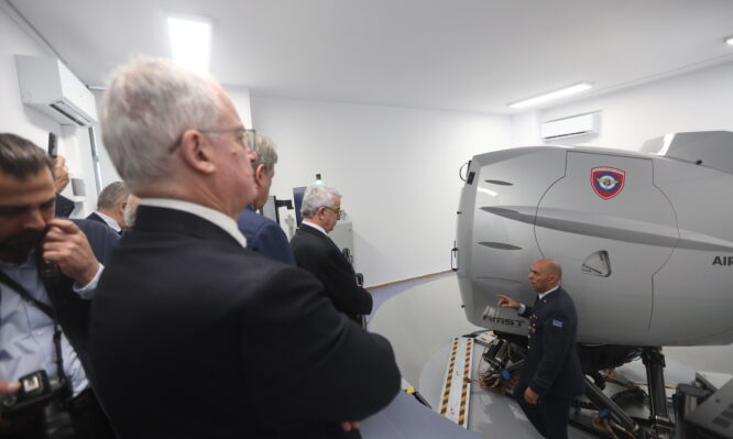 Εγκαινιάστηκε η λειτουργία της συσκευής απώλειας προσανατολισμού στο Κέντρο Αεροπορικής Ιατρικής