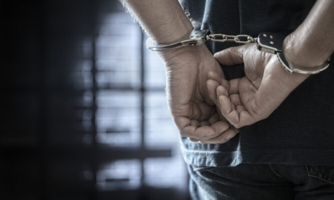 Διέρρηξαν κοινωνικό φαρμακείο στις Αχαρνές - Συνελήφθησαν 5 ανήλικοι και ένας ενήλικας