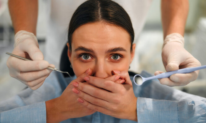 Άγχος ή φοβία με τον οδοντίατρο: Πώς μπορείτε να το αντιμετωπίσετε