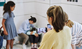 βία μεταξύ ανηλίκων