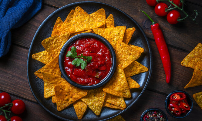 Doritos και Cheetos χάνουν το έντονο πορτοκαλί χρώμα τους με νέες εκδόσεις χωρίς τεχνητά συστατικά