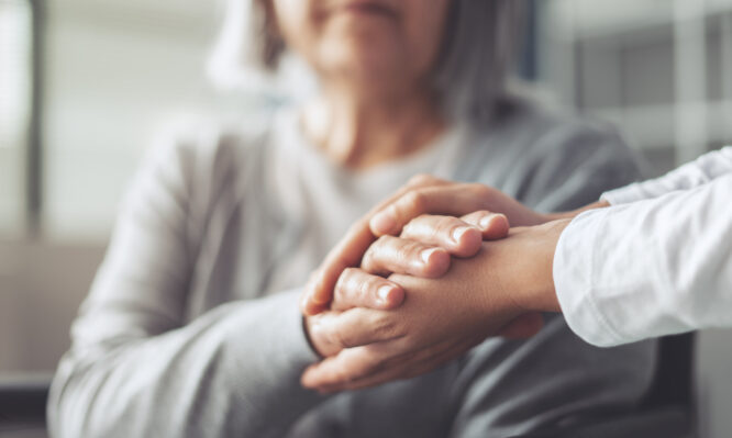 Οι φροντιστές ασθενών με Αλτσχάιμερ γερνούν με πιο γρήγορους ρυθμούς