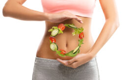 Δυσκοιλιότητα: Ποιες τροφές και ποια ροφήματα μπορούν να βοηθήσουν