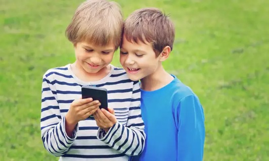 παιδί και οθόνη