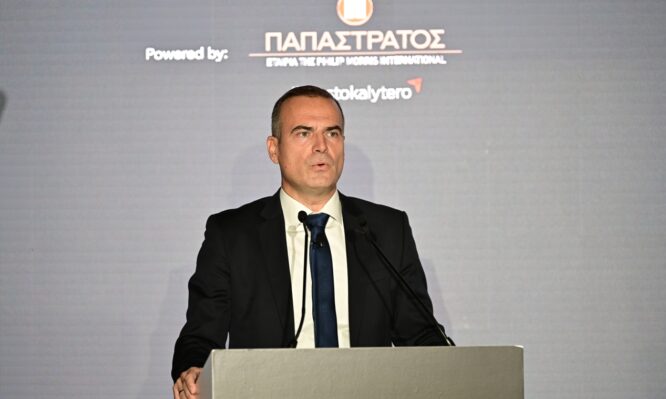 Παπαστράτος