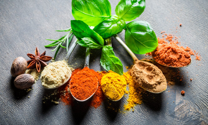 μπαχαρικά και βότανα